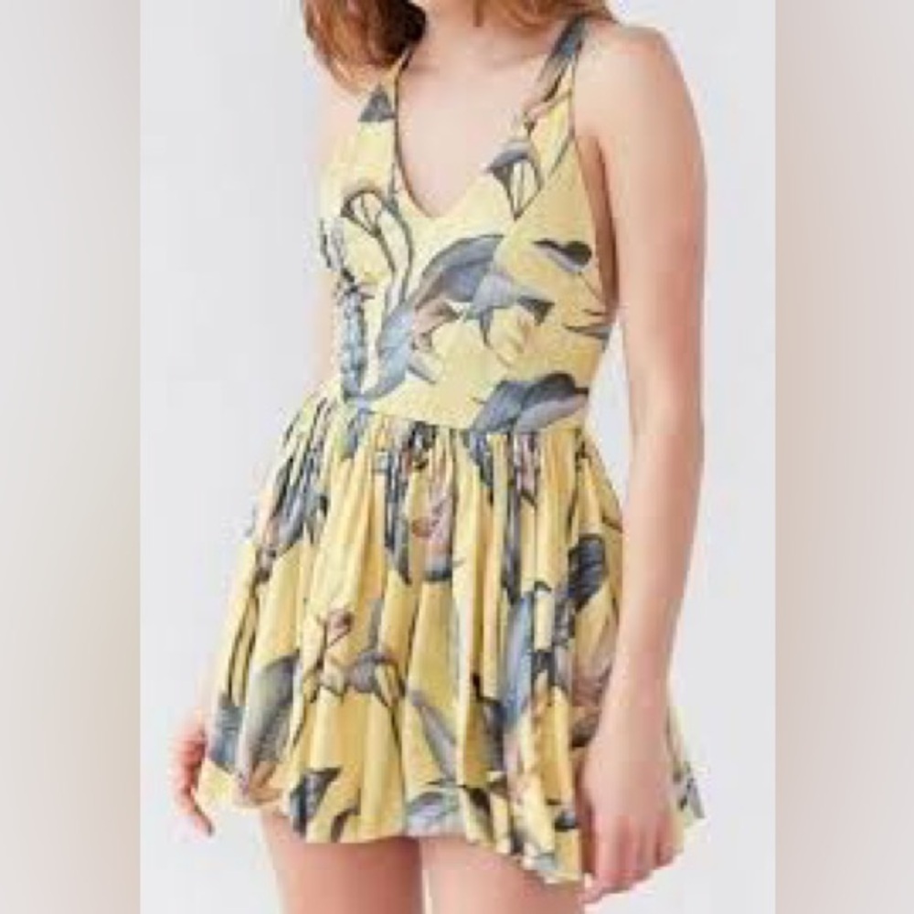 Urban Outfitters Kimchi Blue Yellow Floral Short Romper Dress NWT Size Small UO - Picture 4 of 13